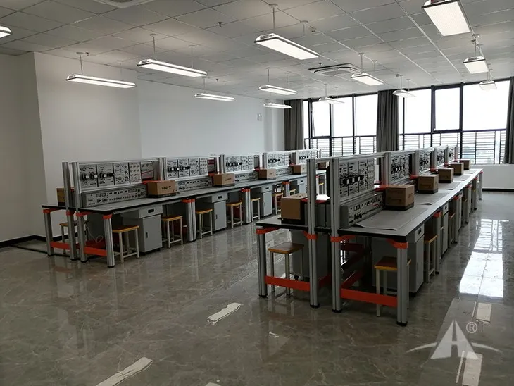 培高科技教学设备